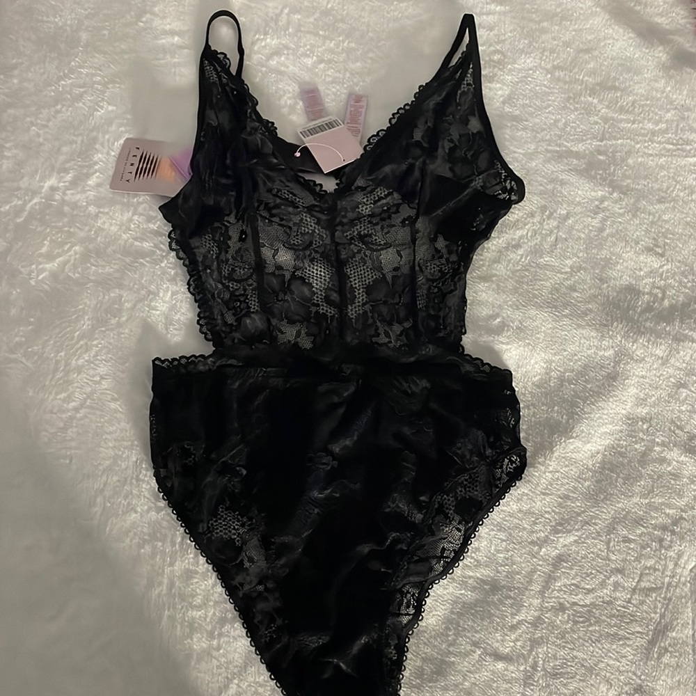 Sold out floral lace teddy